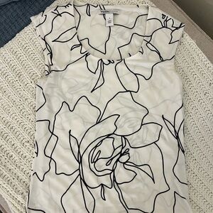 White House Black‎ Market White and Black Patterned Floral Top Small